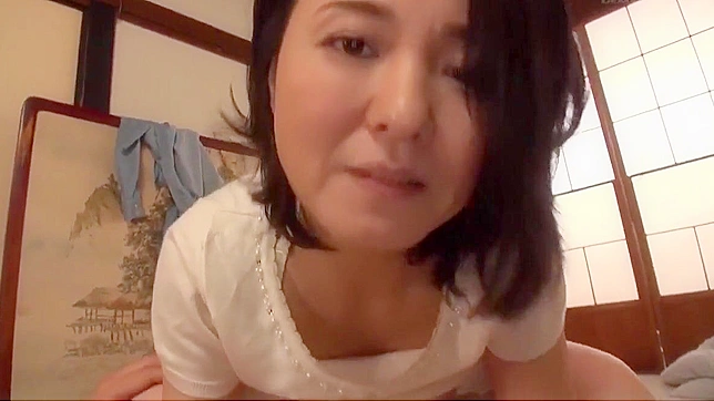 熟女魔咒般舔食继子清晨挺立的硬汉！