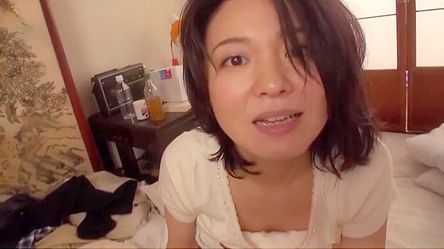 熟女魔咒般舔食继子清晨挺立的硬汉！