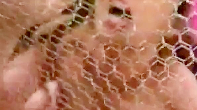 体验迷人年轻艺伎的紧握技巧