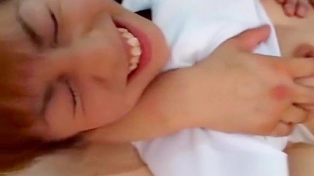 JAV色情~迷人的日本美女在第5部分为医生吸吮！