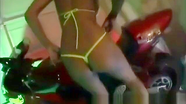 热辣性感亚洲色情明星让你无法抗拒！