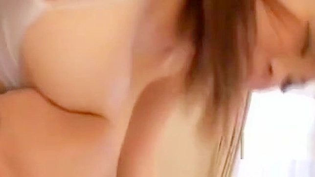 丰满亚洲女神用丰润双峰挑逗和诱惑