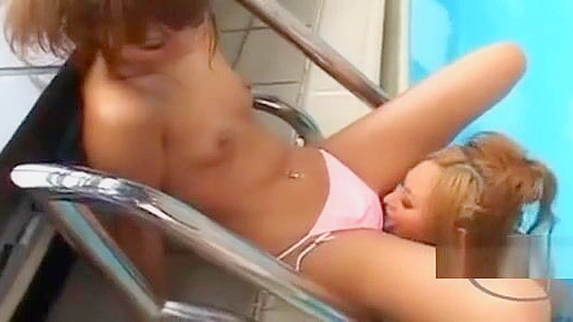 小乳头中国美女湿身狂野亲密快感体验