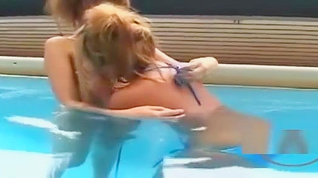 小乳头中国美女湿身狂野亲密快感体验