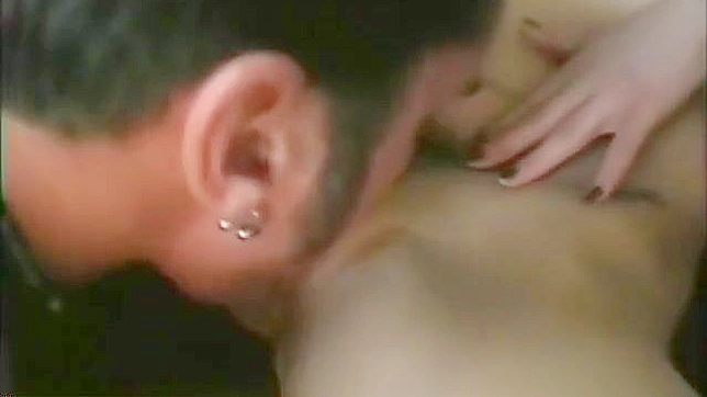 沉浸在粗糙亚洲性爱的艺术中—感官的终极愉悦体验