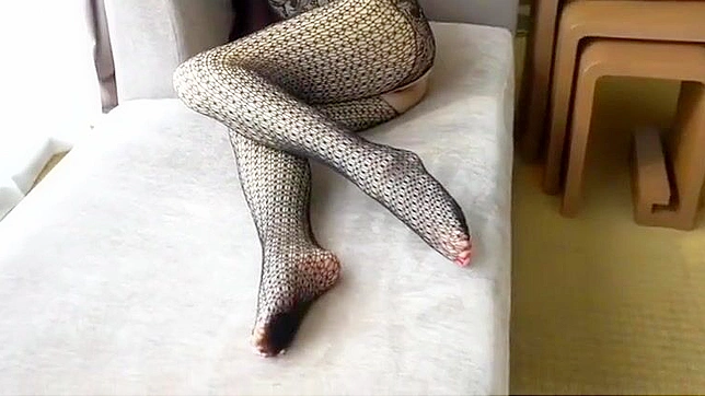 满足欲望：与我们的迷人性感中国美女共度极致性爱时光。