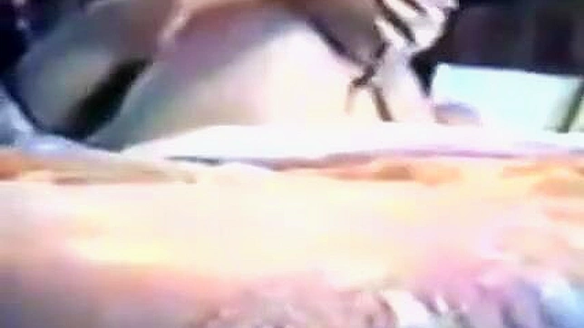 沉浸于迷人的中国魅惑女郎：令人着迷的成人电影体验