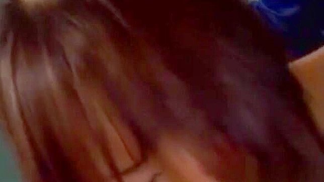 性感老师在教室舔舐并手指学生