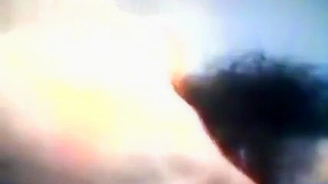 迷人的中国AV女星在新节目中展示她丰腴的曲线