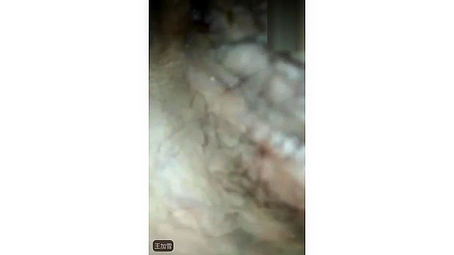 调皮女友的特写镜头：探索她的性感乐趣！