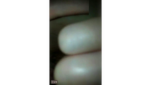 调皮女友的特写镜头：探索她的性感乐趣！