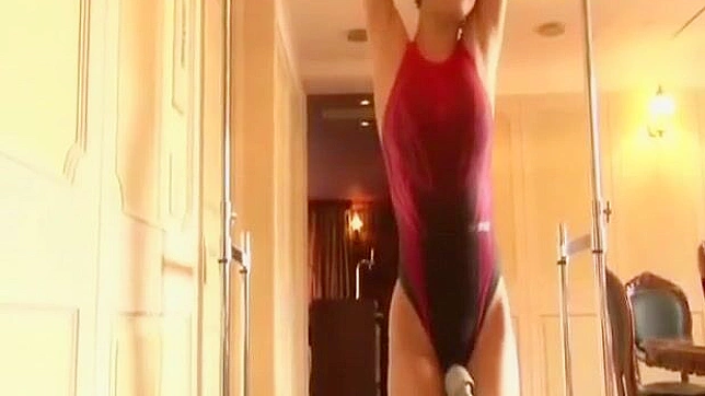 台湾诱惑：舌结亚洲美女吞下精液