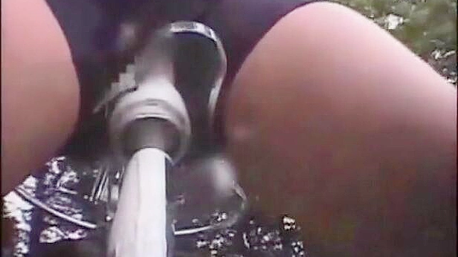 满足渴望与性感亚洲美女：神级车震喷潮天堂