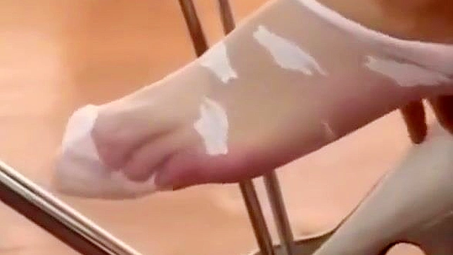 与迷人的中国女巫共度足部诱惑之夜——难以忘怀的魅惑体验！