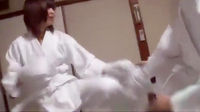 迷人亚洲魅惑女郎登场：你无法忘怀的成人首秀！