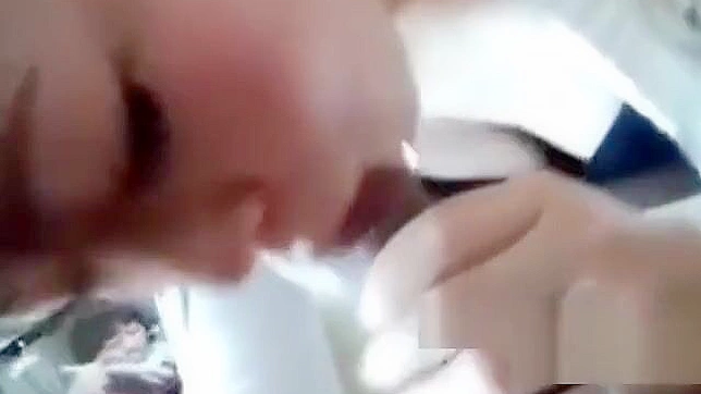 中国美人给毛茸爱人极致口交并吞下他的精液！