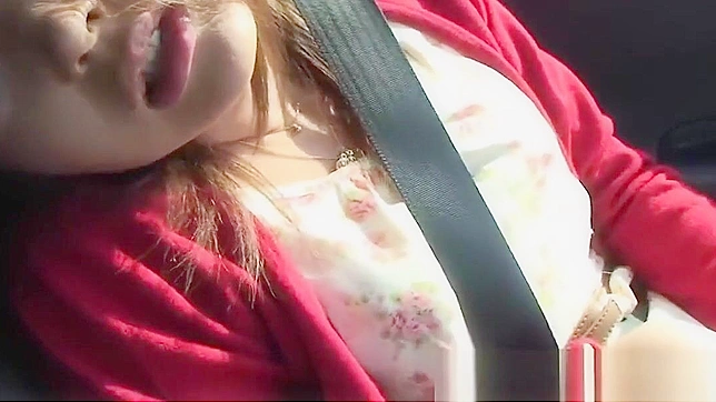 中文色情：迷人女巫邀请你吮吸她令人愉悦的阴茎