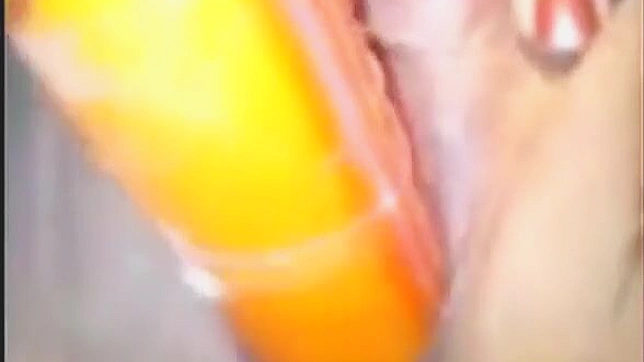 日本诱惑女郎用手机自慰～私人愉悦时刻