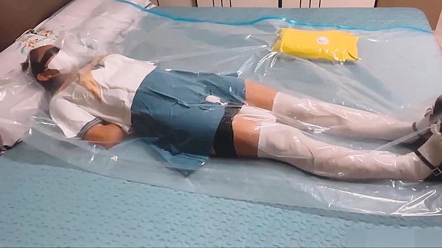 与这位美丽的日本AV女星共度一场个人幻想之旅吧