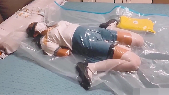 与这位美丽的日本AV女星共度一场个人幻想之旅吧