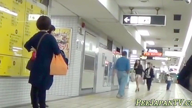 日本少女用她的湿热点燃了床铺！