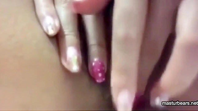 踏入日本色情世界~性感熟女真希露出毛茸阴户