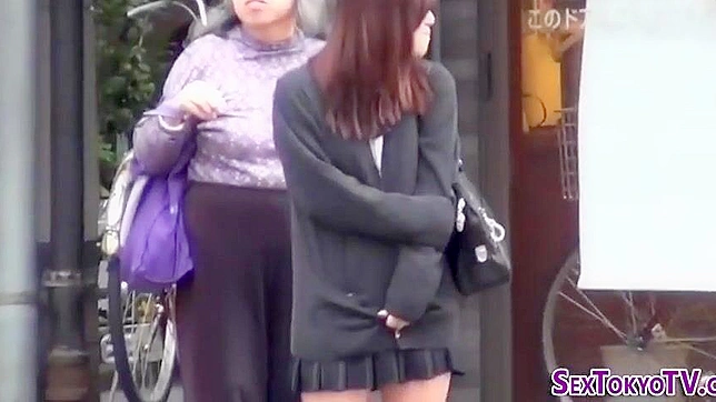 体验日本色情片的极致魅力，欣赏撩人女士裙底诱惑！