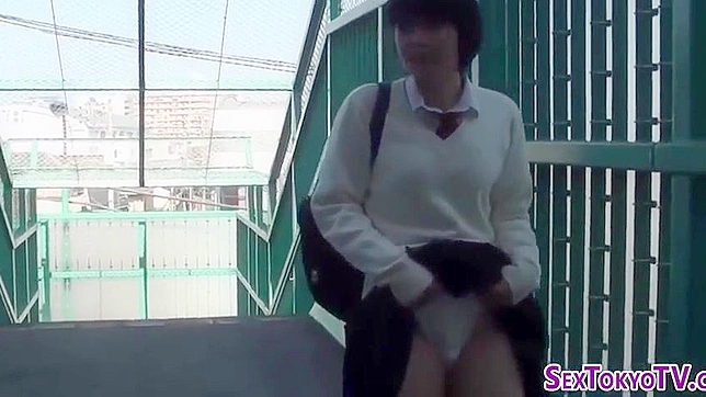 体验日本色情片的极致魅力，欣赏撩人女士裙底诱惑！