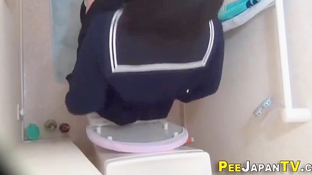 湿漉漉的狂野！日本熟女激情尿床场景