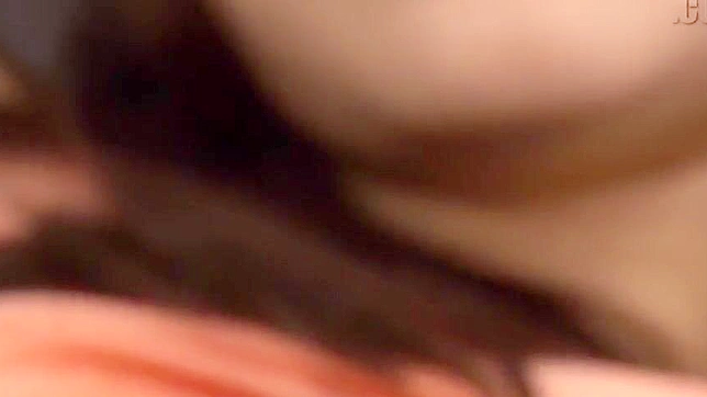 日本AV：迷人女巫独自玩弄诱人巨乳