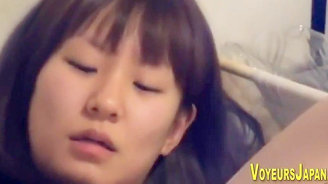 性感娇小亚洲女挑逗阴唇～潮湿狂野日本成人片