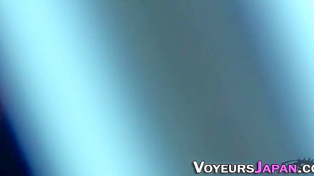 迷人的日本少女带你踏上感官之旅 – 素人高中生18+