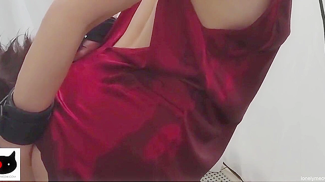 日本小猫游戏 —— 和性感的猫咪女孩享受最湿淋漓的沐浴体验！