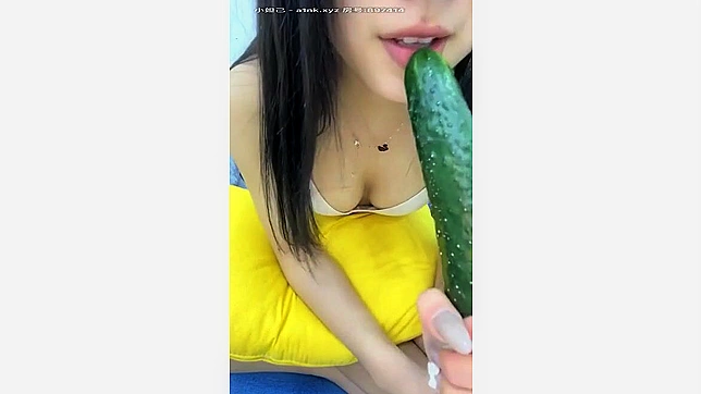 渴望丰腴的熟妇杨欣~私房自拍和偷拍照！