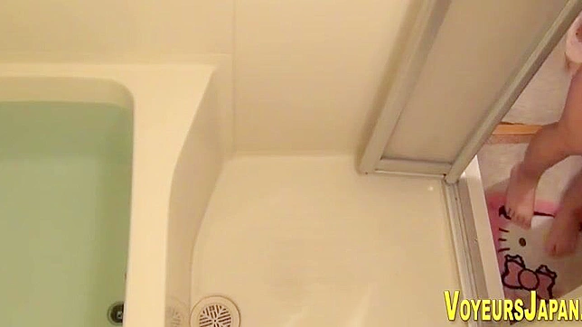 日本少女AV女星清洗性感身体 – 绝对要看！