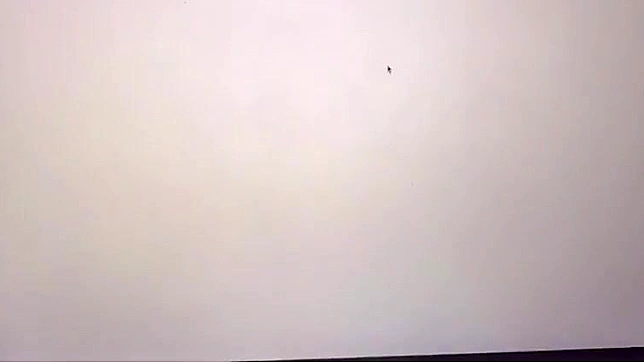 青春诱惑的女孩渴望浪漫——新视频中被抓到自慰！