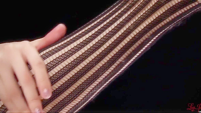 迷人的日本AV女星美月，丰腴曲线让你沉醉！