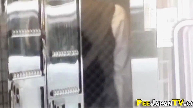 日本公共性爱~与亚洲美女的金汤淋浴之旅