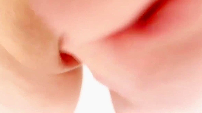 我是日本AV女优，拥有紧致诱人的蜜穴 – 来看我自慰吧！