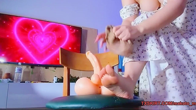 日本熟女妖精翘臀骑大棒爽翻天