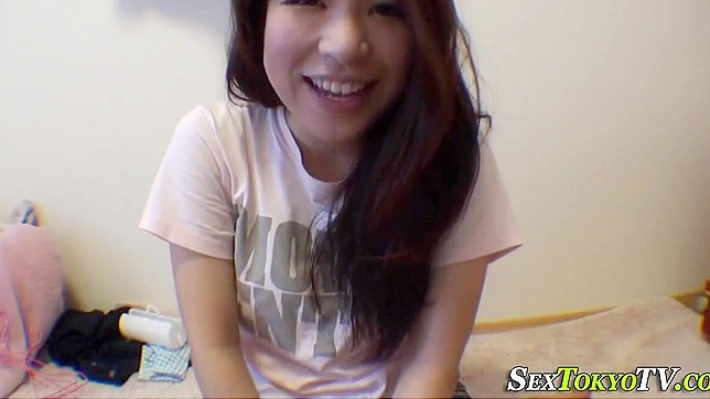 探索日本成人世界之旅：十八岁亚裔少女体验毛茸茸小妹妹抚摸艺术