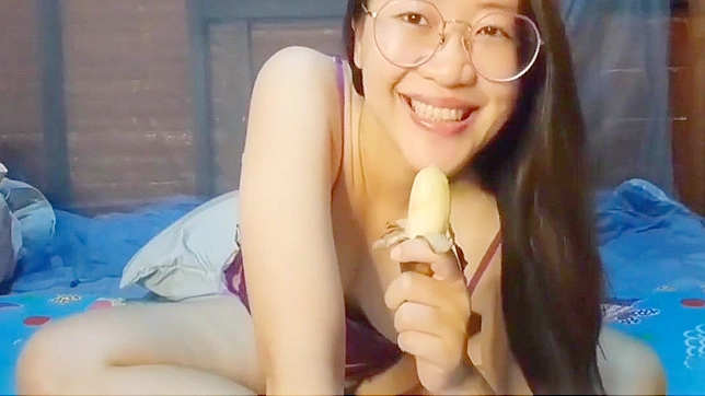 日本淫娃狂吞诱人香蕉棒 – 必看成人XXX视频！