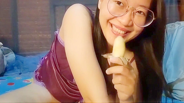 日本淫娃狂吞诱人香蕉棒 – 必看成人XXX视频！