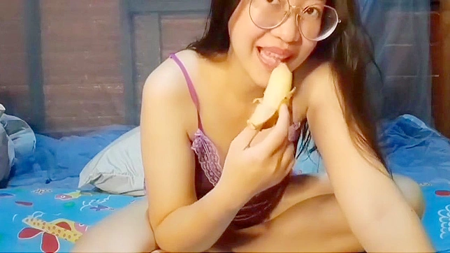 日本淫娃狂吞诱人香蕉棒 – 必看成人XXX视频！