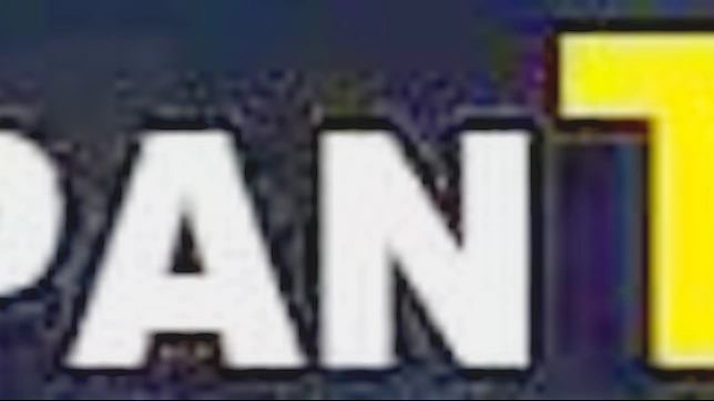 日本美女在小巷中用迷人高跟鞋和湿裤诱惑！