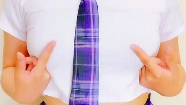 日本色情~性感美女在狂野网络直播中挑逗