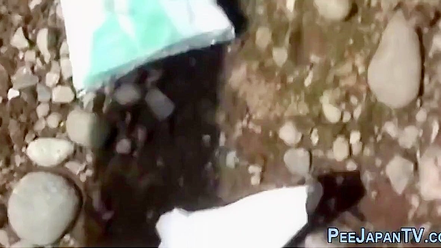 日式色情：湿漉淋漓的水上狂欢，亚洲美女撒尿享受