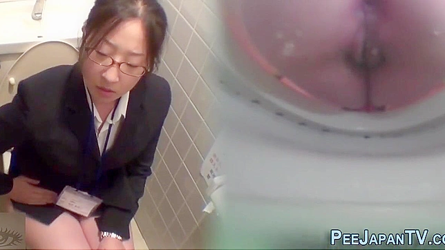 日本AV：穿性感校服的迷人女学生