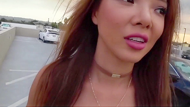 日本色情片：珍贵的熟女在她嘴里得到黑人精液