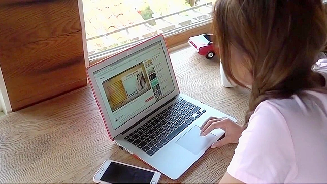 步美动漫：难以抗拒的西班牙语课，性感亚洲少女18+~边学边诱惑！